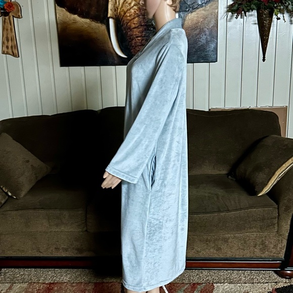 Adonna Sleepwear • Gray • Plush • Robe • Size Medium - Picture 7 of 16